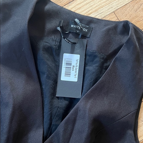 White Fox Boutique Black Buttoned Vest - Picture 2 of 2